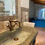 D'hotes Et De Charme - A Mandria Bed & Breakfast