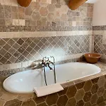 D'hotes Et De Charme - A Mandria Bed & Breakfast