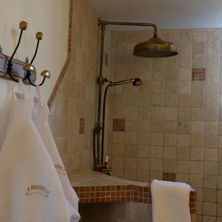 D'hotes Et De Charme - A Mandria 4*