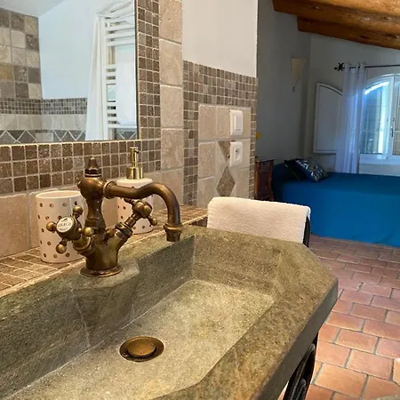 D'hotes Et De Charme - A Mandria Bed & Breakfast