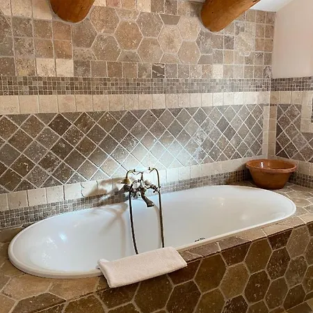 D'hotes Et De Charme - A Mandria Bed & Breakfast