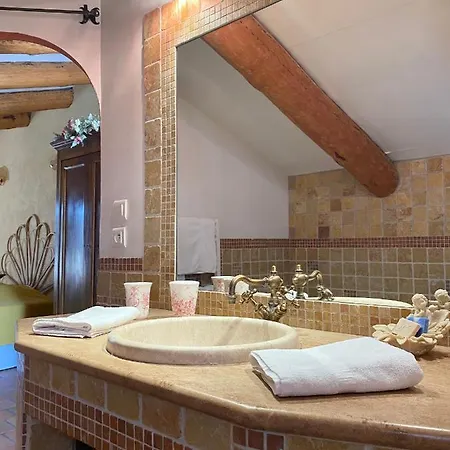 D'hotes Et De Charme - A Mandria ベッド・アンド・ブレックファスト 4*