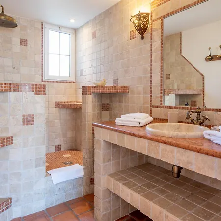 D'hotes Et De Charme - A Mandria 4*