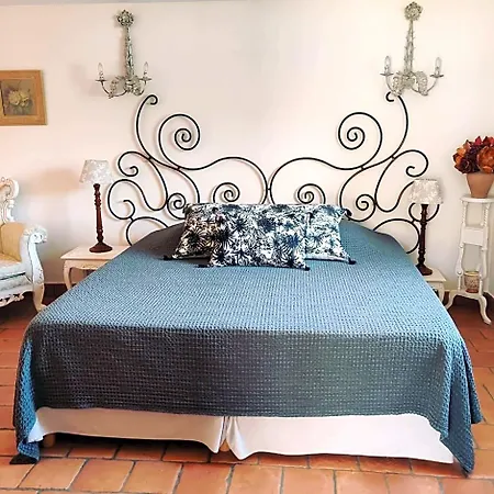 D'hotes Et De Charme - A Mandria 4*
