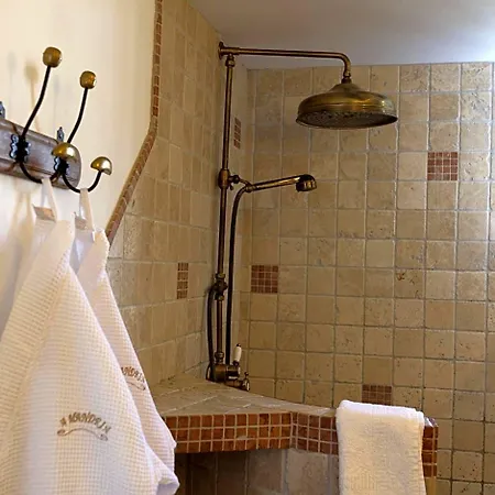D'hotes Et De Charme - A Mandria Bed & Breakfast