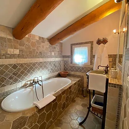 D'hotes Et De Charme - A Mandria Bed & Breakfast