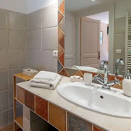 D'hotes Et De Charme - A Mandria 4*