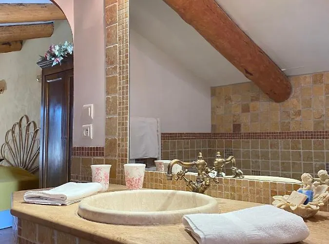 D'hotes Et De Charme - A Mandria Panzió 4*