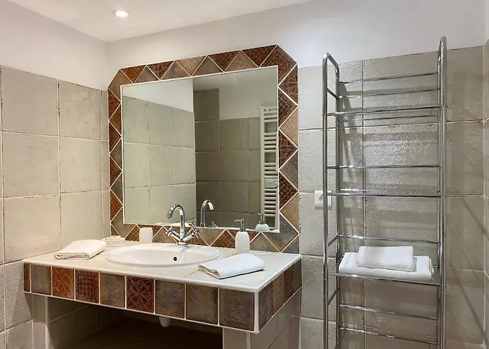 D'hotes Et De Charme - A Mandria