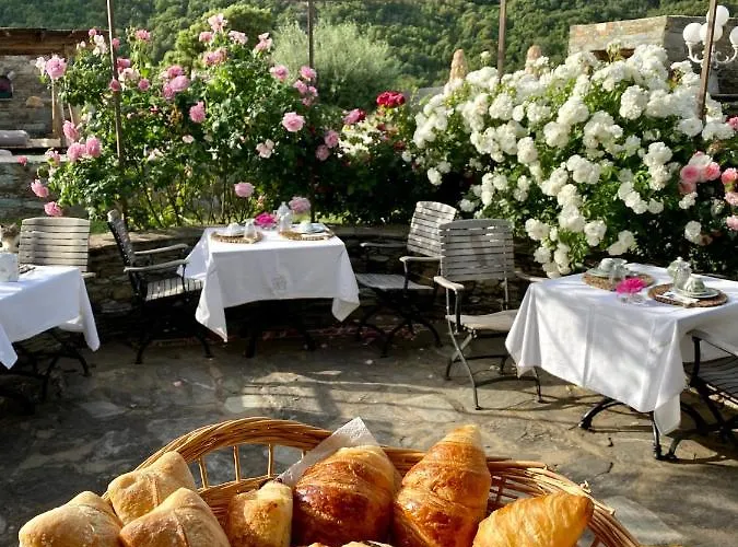 D'hôtes Et De Charme - A Mandria 4*